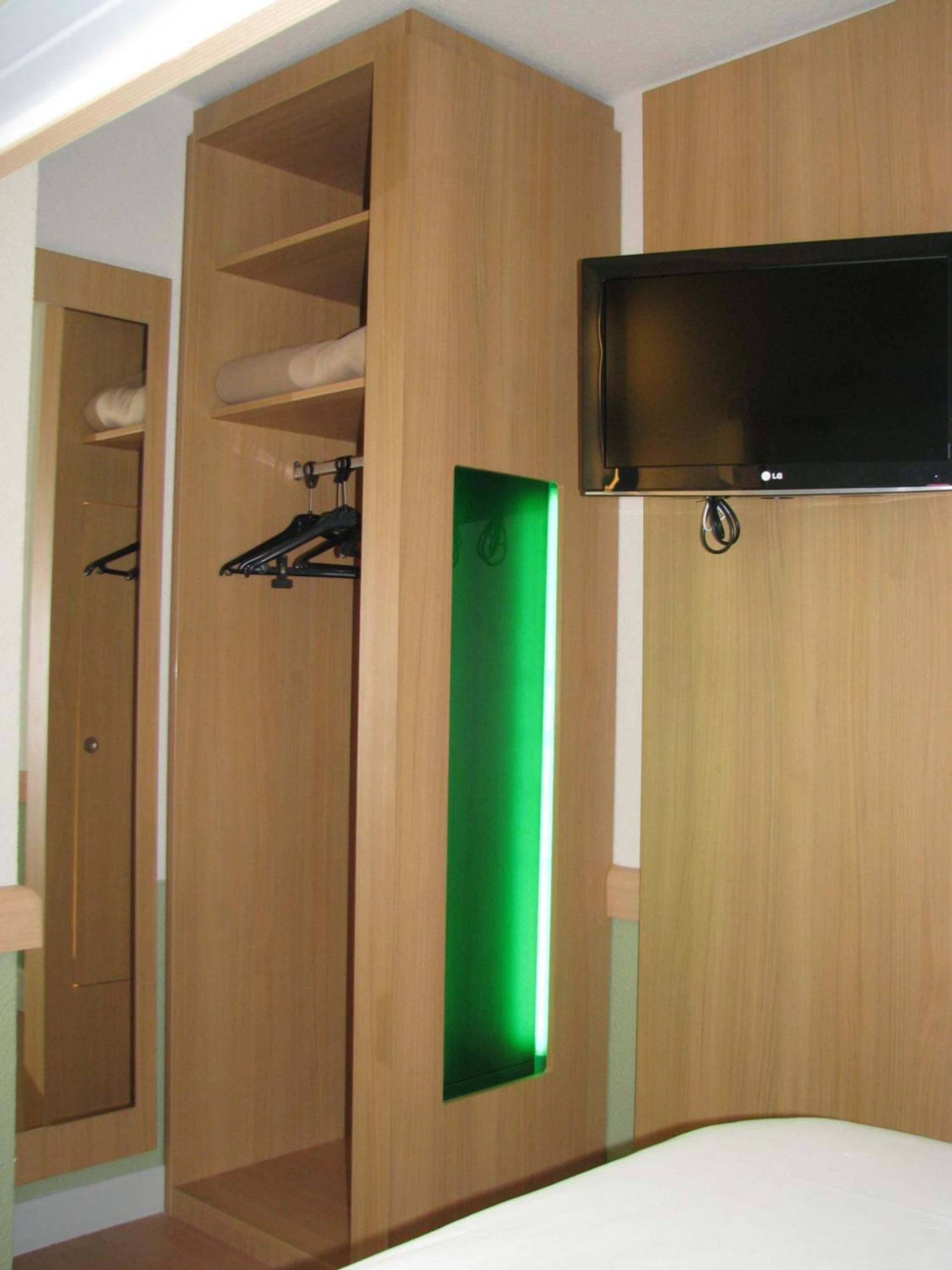 Ibis Budget Aeroport Le Bourget Garonor Le Blanc-Mesnil Exterior foto