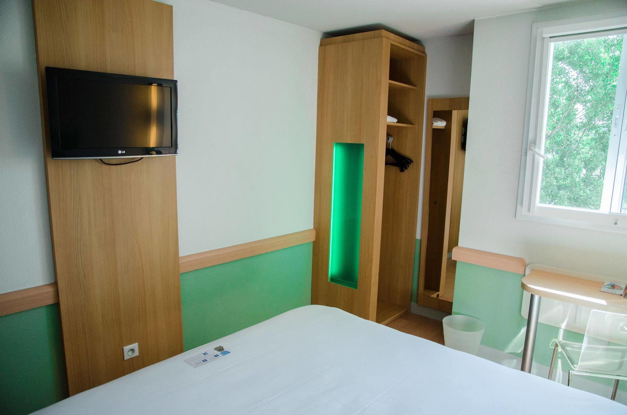 Ibis Budget Aeroport Le Bourget Garonor Le Blanc-Mesnil Exterior foto
